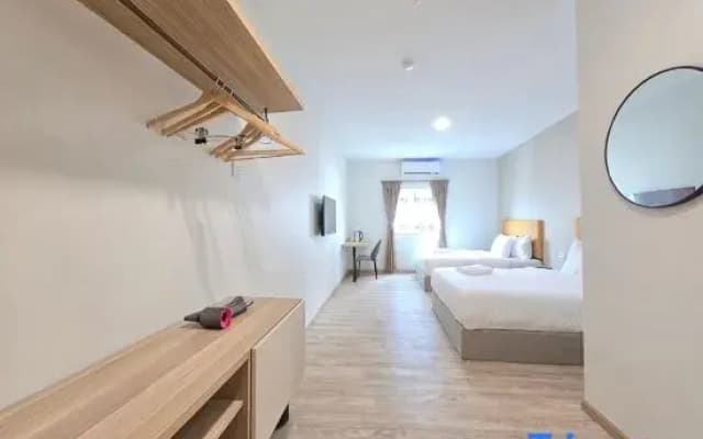 Miilehill Hotel By Maco at JB Town Center - photo 2