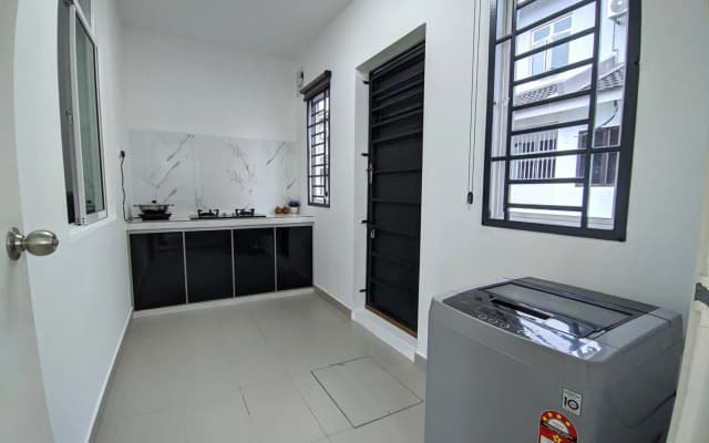 Desaru Comfy Home with Netflix Near Beach, Waterpark & BBQ - photo 4