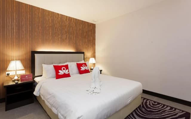 The Grand Campbell Hotel by ZEN Rooms - photo 2