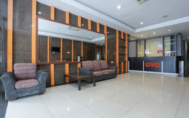 OYO 90157 One World Hotel - photo 2