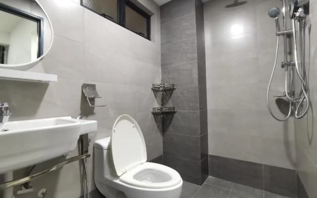 Duplex Apartment Lakeview - Free Netflix & WiFi - photo 4