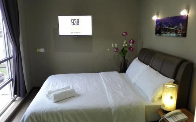 Hotel By The Park - photo 5