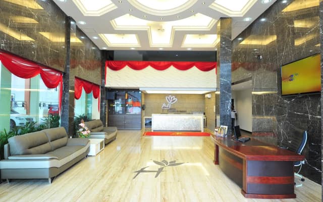 Hallmark Crown Hotel - photo 2