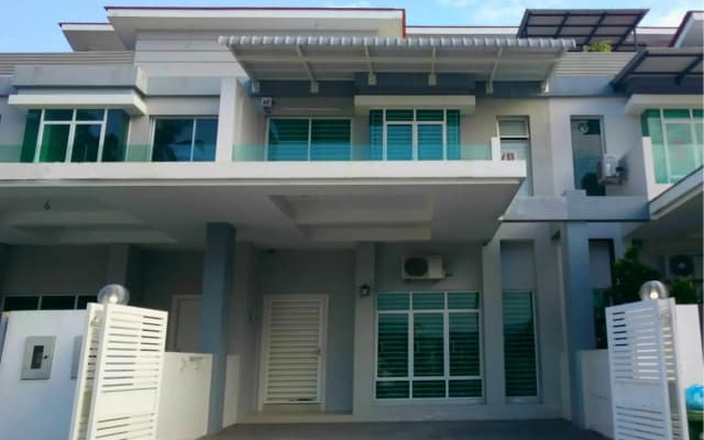 De Bien 2-Storey Residence - photo 2