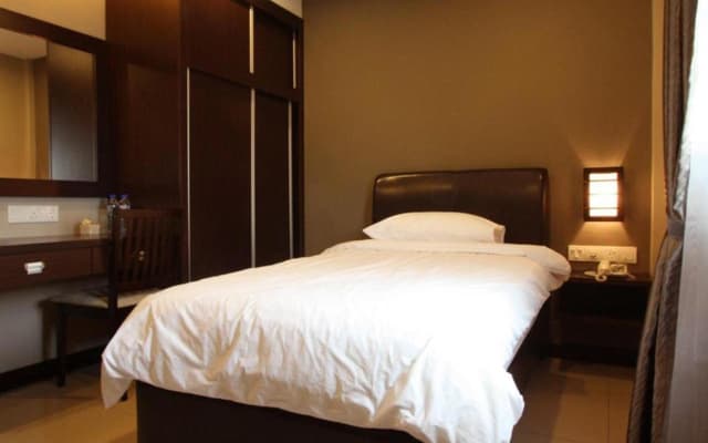 Capital O Rail Hotel - photo 5