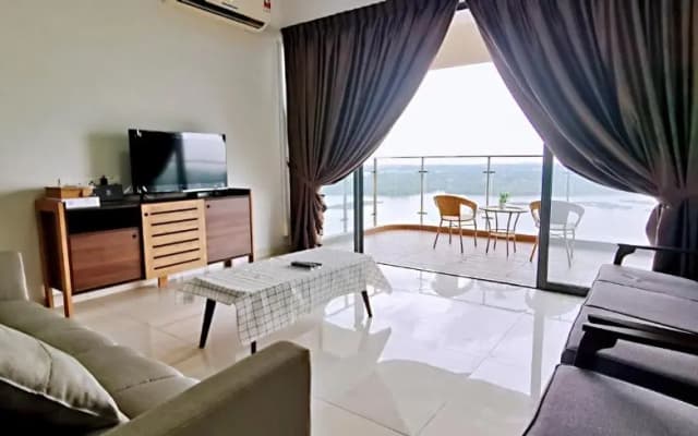 Superb Seaview Royal Strand Danga Bay Country Garden - photo 4