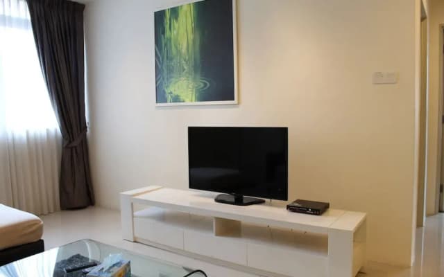 Peaceful Service Suites at Taragon Puteri Bintang - photo 4