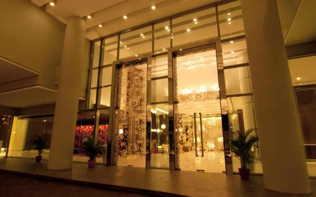 Sunshine Services Apartment - photo 2