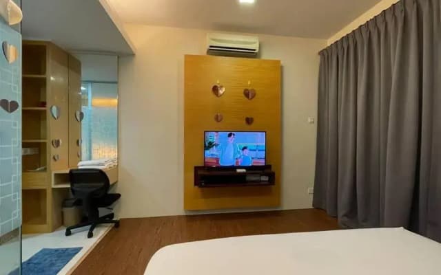 Private Jacuzzi Staycation at KL City 1014 - photo 4