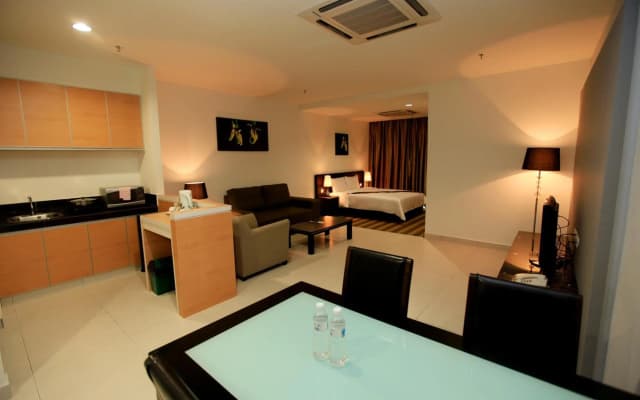 Merdeka Suites Hotel - photo 5