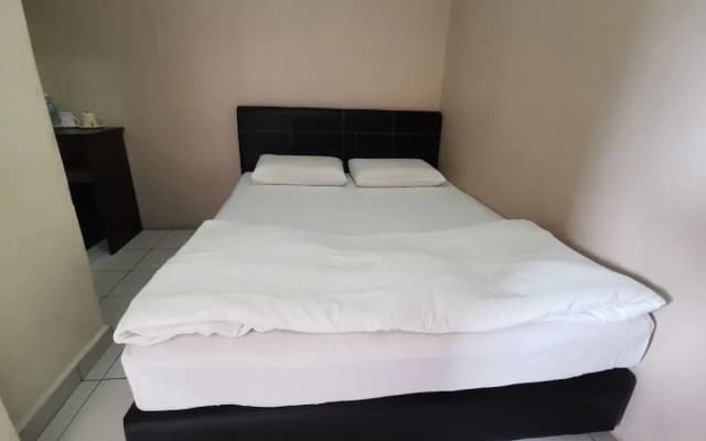 Lodge 37T by OYO Rooms - photo 2