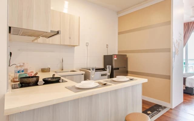 Hostahome at Paragon Suites with Private Jacuzzi - photo 3