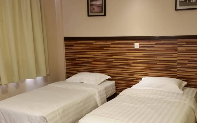 Sri Iskandar Hotel - photo 2