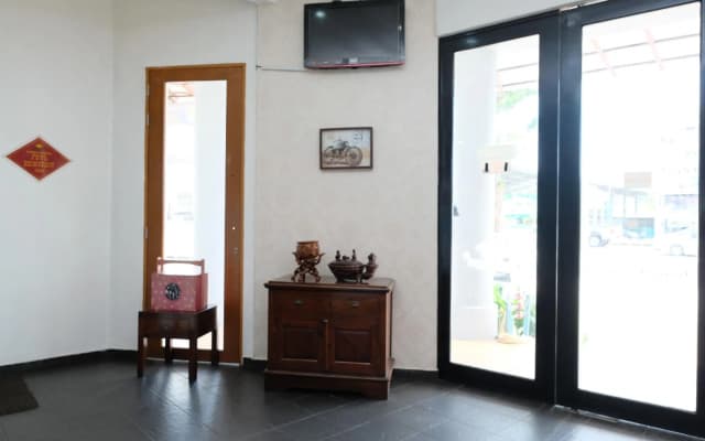 OYO 619 Grand City Hotel 2 - photo 4