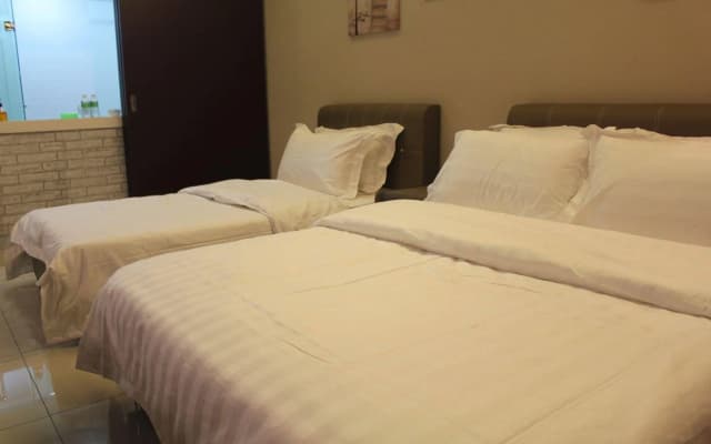 De Houz - Trefoil Setia Alam Home Stay - photo 5