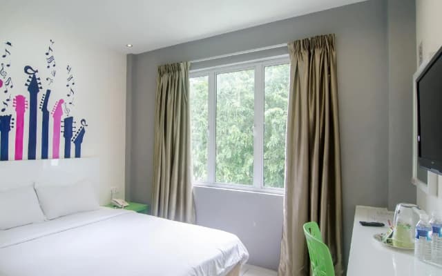 Hotel Strawberry Fields - photo 5