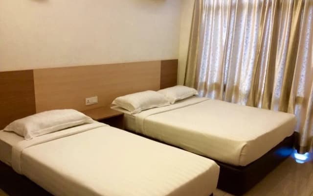 Dolphin Hotel - photo 3