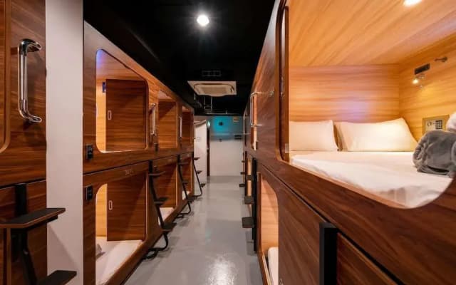 JPOD Capsule Hotel - photo 3