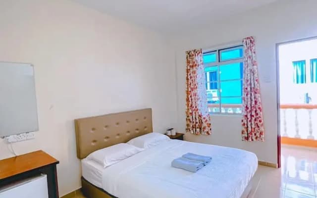 Amzar Motel Cenang - photo 4
