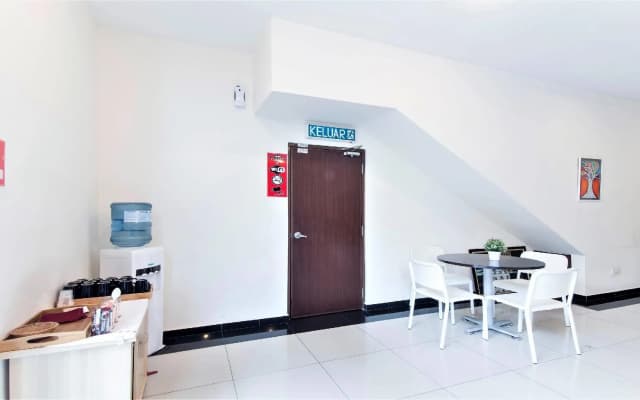 ZEN Rooms Basic Near I-City - photo 3