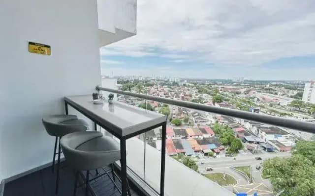 PLATINO Kids Friendly, 3BR Family Suite, Next to Paradigm Mall Escape JB - photo 3