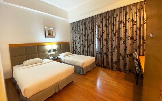 Crown Garden Hotel - photo 4
