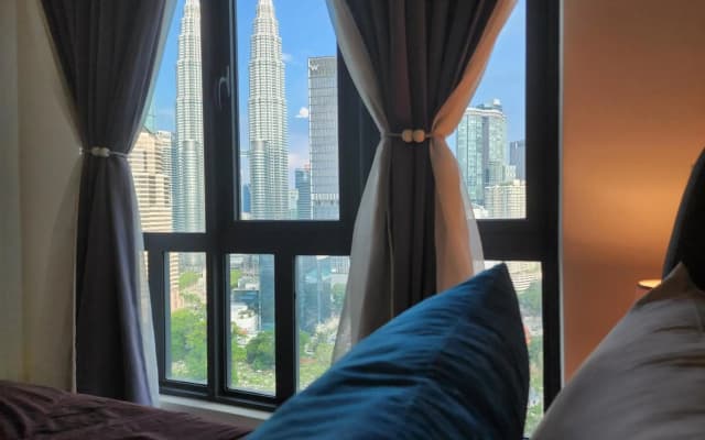 KLCC Legasi Kg Bharu muslim homestay facing unblock view and walking distance to Twin Tower, LRT train next to building - photo 5