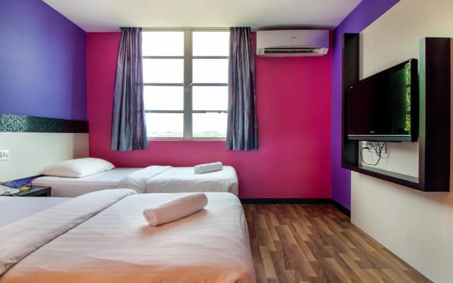 e Hotel - photo 5