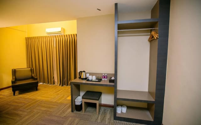 Merdeka Hotel - photo 4