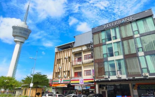 Riverbank Hotel by MRVJ BUSINESS - photo 2