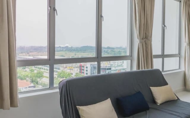 Shawn's Akademic Suites Sky View B#11-27 (肖恩天空之城) at Mount Austin - photo 2