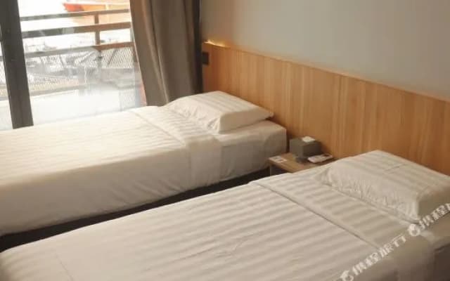 Semporna Seaview Hotel - photo 3