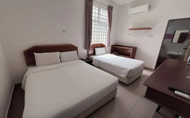 SL Guesthouse Kuantan, Pahang - photo 4