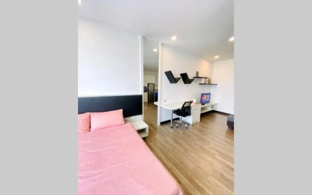 Corner Unit Landmark Residence 2, High Floor, Nice View, WiFi & Tvbox, Free Parking - photo 2