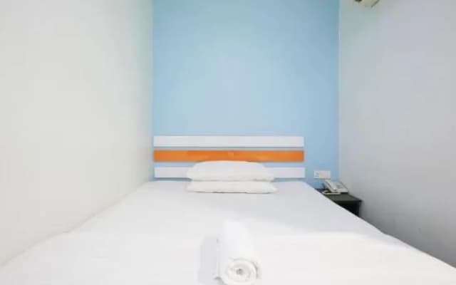 OYO 992 Red Orange Hotel Sdn Bhd Kuala Pilah - photo 2