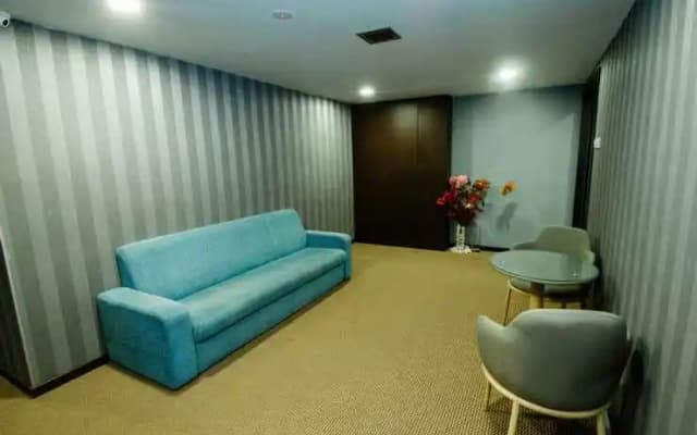 V motel - photo 4
