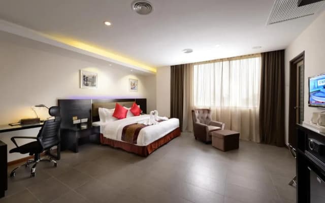 E-Red Hotel Kuantan - photo 3