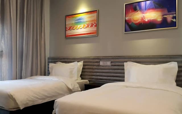 M Design Hotel at Shamelin Perkasa - photo 4