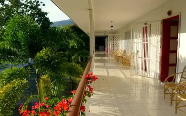 Red Door Apartments - photo 3