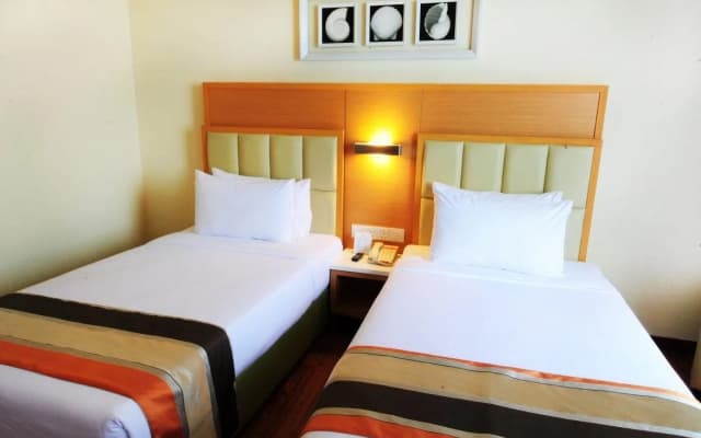 Hotel Sentral Seaview - photo 3