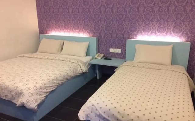 Kozi Hotel - Bukit Indah - photo 5
