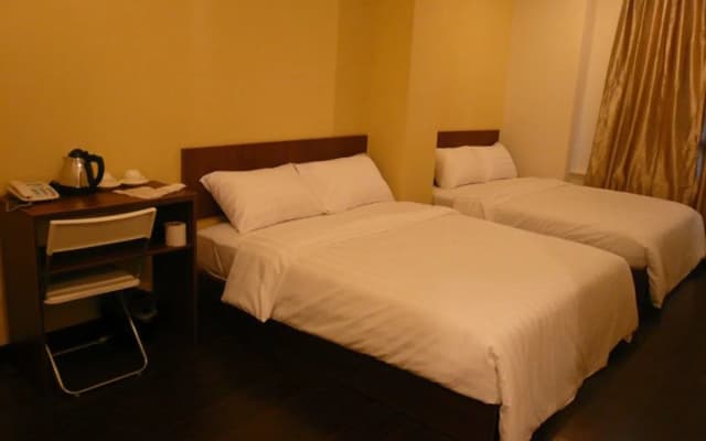 101 Lake View Hotel Puchong - photo 4