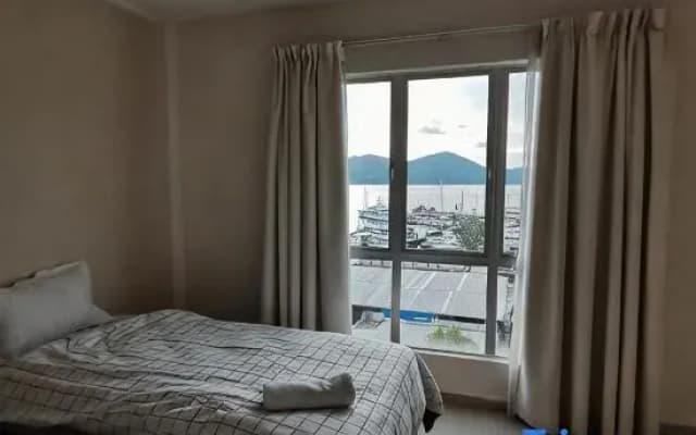 Spacious & Homey Apartment at Marina Island by JoMy Homestay - photo 3