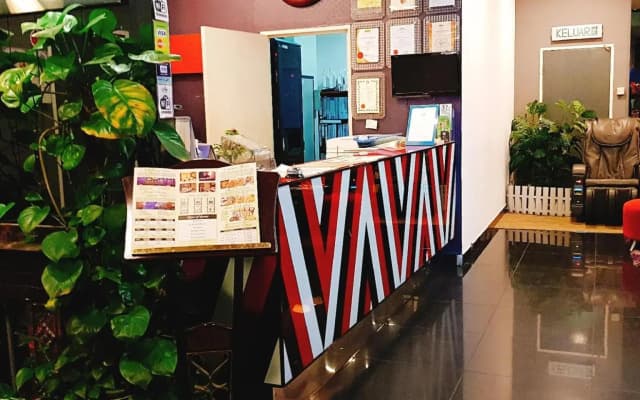 Biz Hotel - photo 2