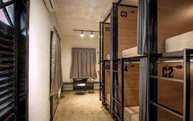 The Brownstone Hostel & Space - photo 3
