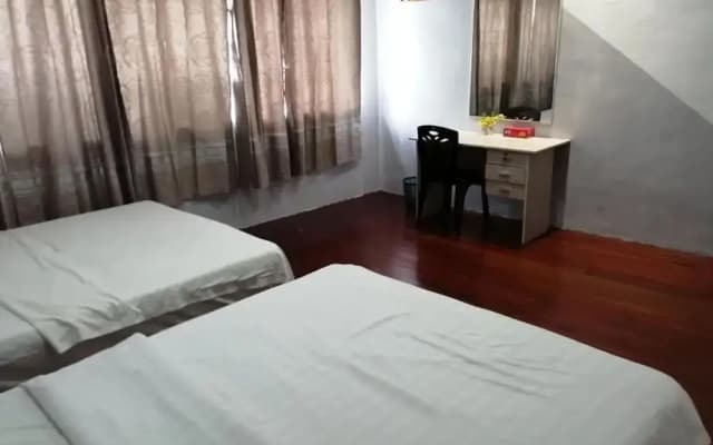 Comfortable Family Room for 4 People in Kuching With Ac - Amida Point Services - photo 5