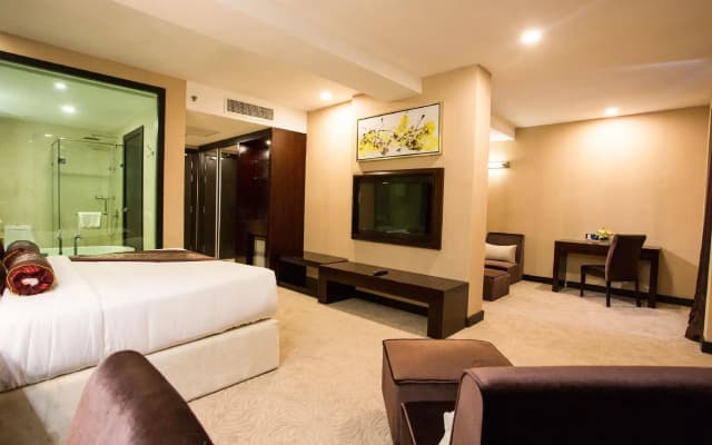 Royale Signature Hotel - photo 3
