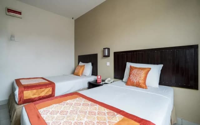 OYO 244 Family Hotel - photo 4
