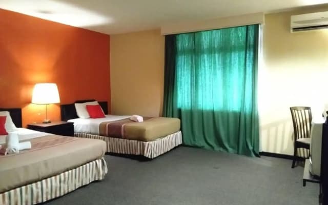 Lipis Centrepoint Hotel & Apartment - photo 4