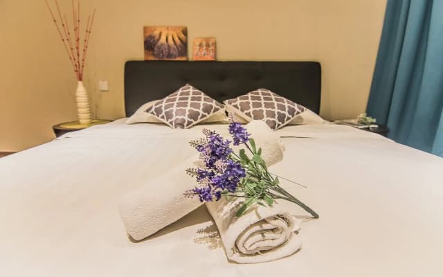Marina Travellers Suite at Riverson Soho - photo 3